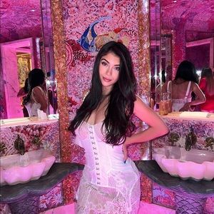 Meet your Posher, Brooke